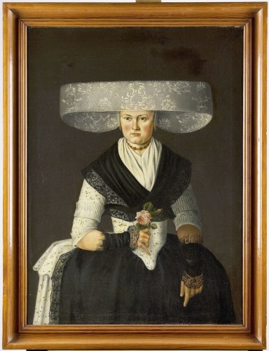 Portret van vrouw in Fries kostuum
